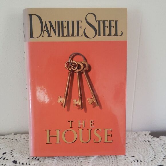 💚3/$20 Vintage Book - "The House" by Danielle Steele (2006) - Picture 1 of 10